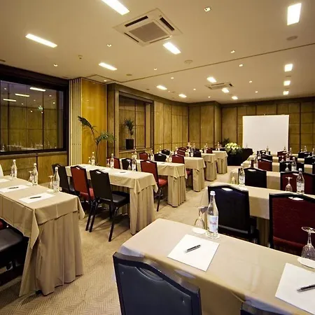 ホテル Real Parque 4*