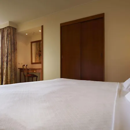 ホテル Real Parque 4*